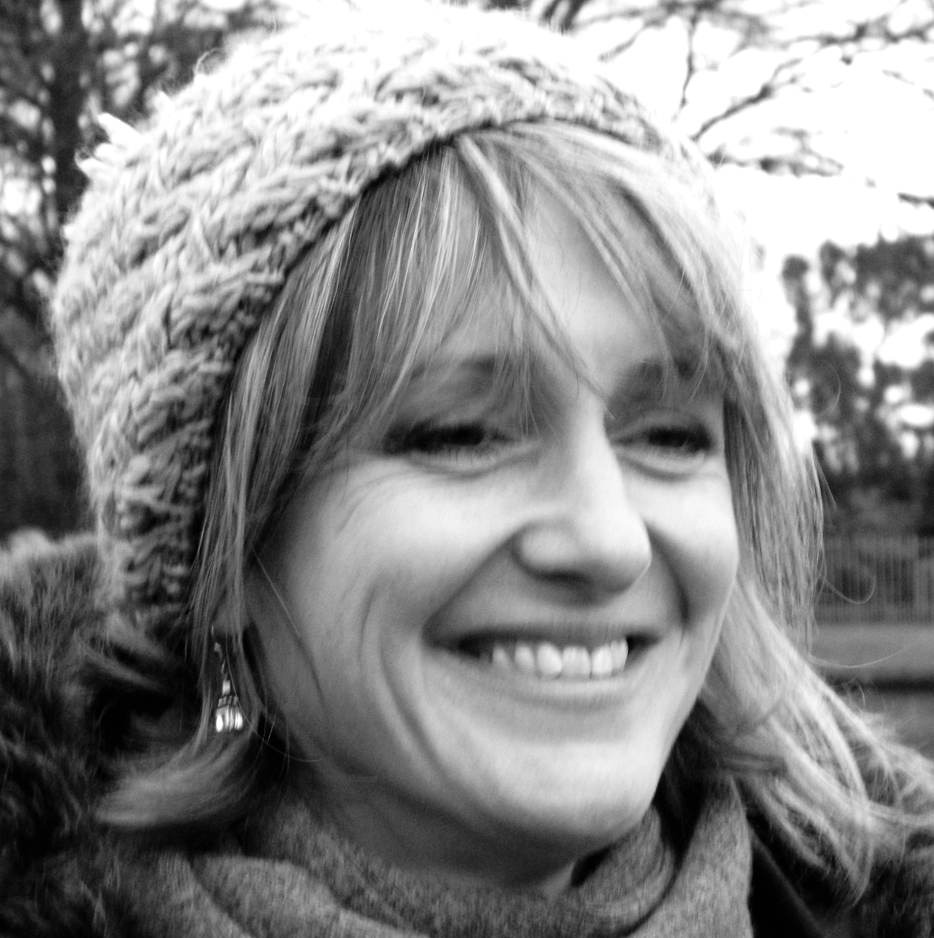 S E Lynes Author Photo